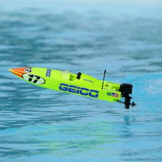 Miss GEICO 17-inch Power Boat Deep V w/SMART Charger & Battery RTR, by Pro Boat